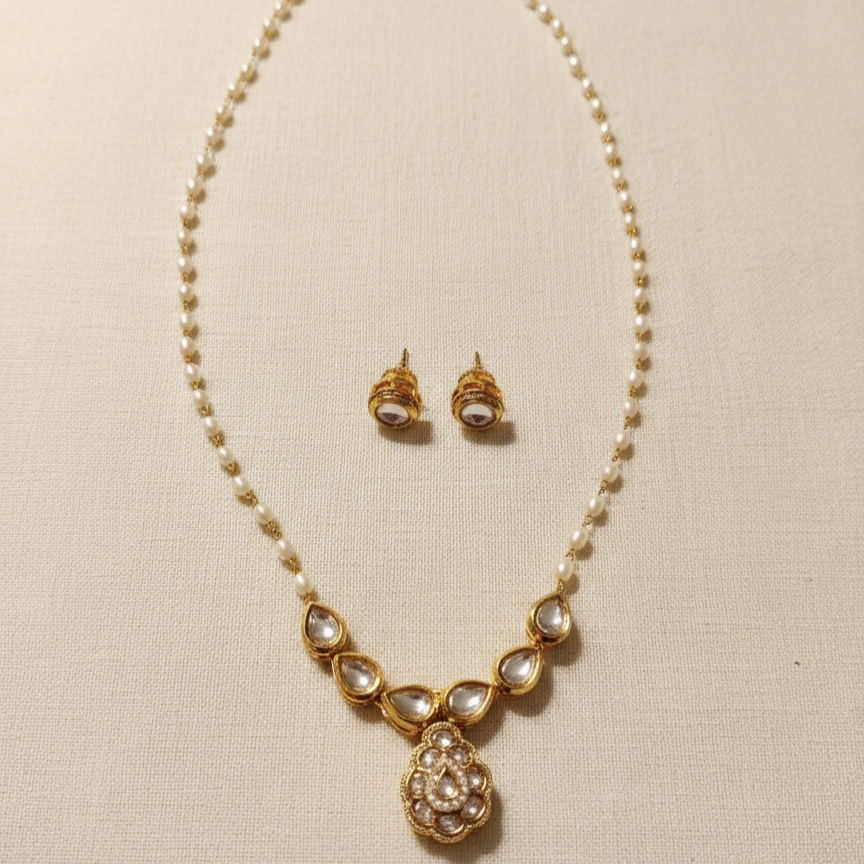 Kundan Pearl Pendant Set