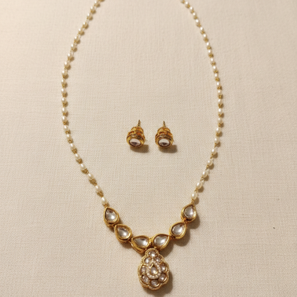 Kundan Pearl Pendant Set