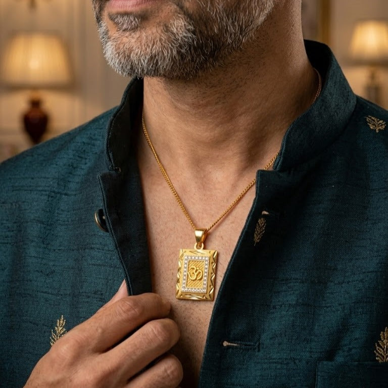Square Locket With Chain, Daily Use Brass Metal 22 Carat Gold Plated
