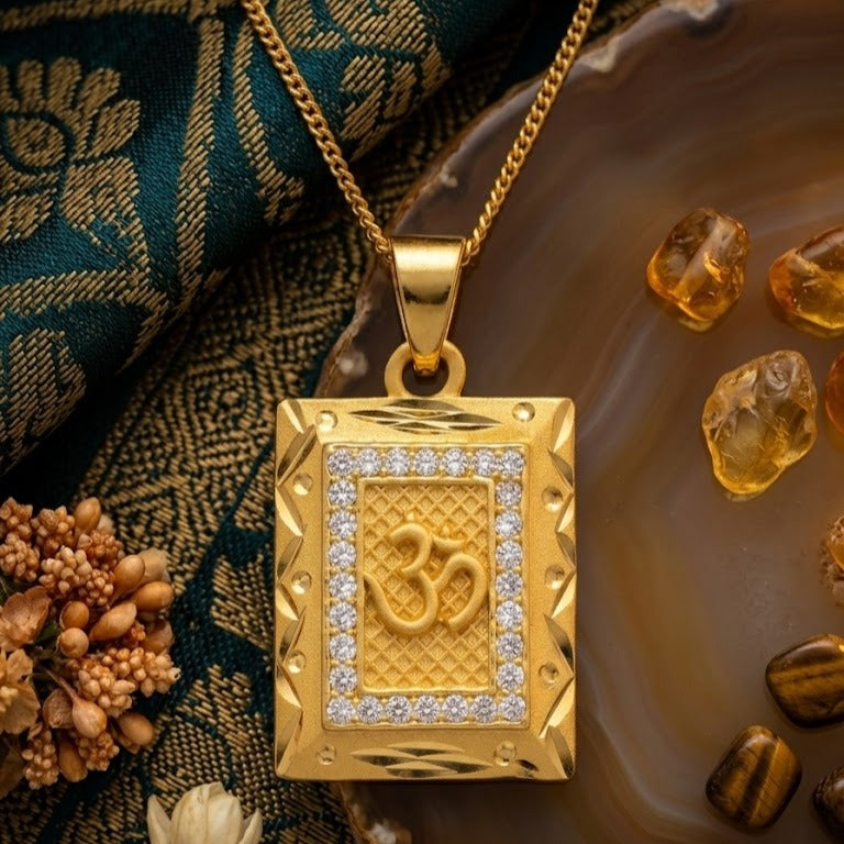 Square Locket With Chain, Daily Use Brass Metal 22 Carat Gold Plated