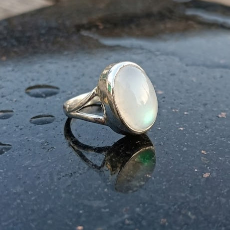 Moon Stone 9 Ratti In Silver Metal, Energized