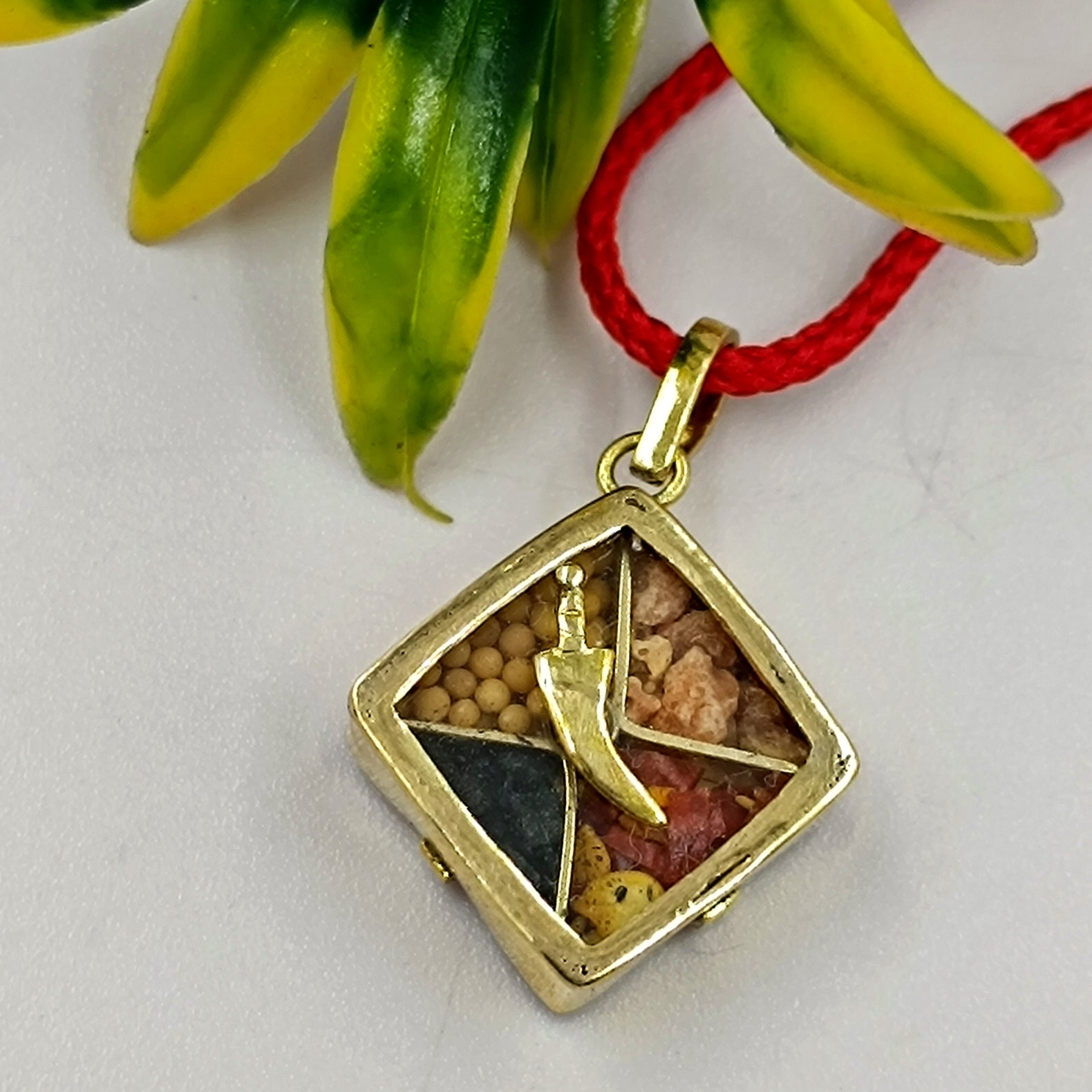 Mirchi Heeng With Power of 5 Elements - Panchdhatu Suraksha Locket