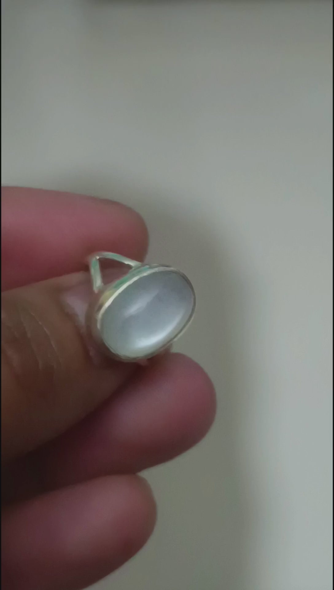 Moon Stone 9 Ratti In Silver Metal, Energized