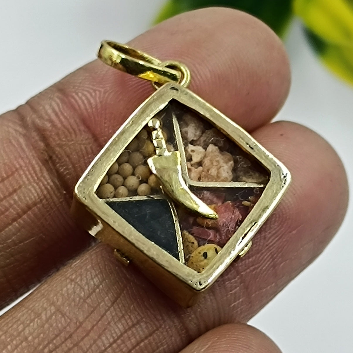 Mirchi Heeng With Power of 5 Elements - Panchdhatu Suraksha Locket