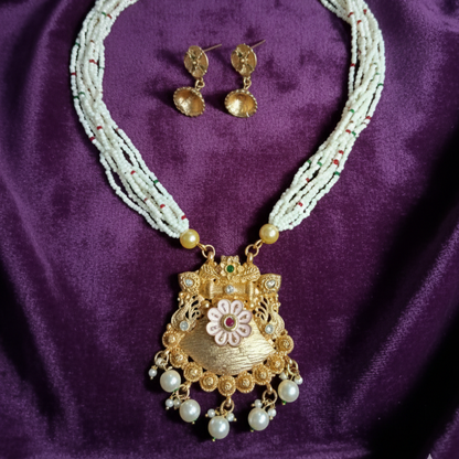 White Pearl Necklace Antique Design
